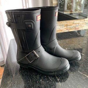 HUNTER rain boots size 7 -short- black/ matte
